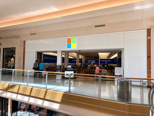 Computer Store «Microsoft Store - International Plaza», reviews and photos, 2223 N Westshore Blvd, Tampa, FL 33607, USA