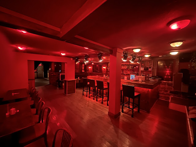 Le Red Room
