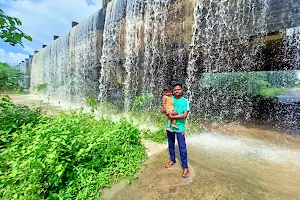 Hiramandalam waterfalls image