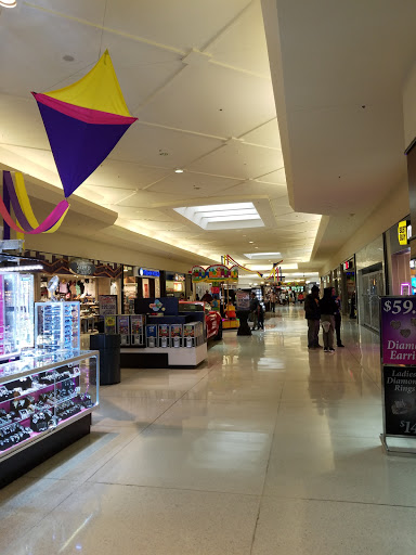 Shopping Mall «Oakland Mall», reviews and photos, 412 W 14 Mile Rd, Troy, MI 48083, USA