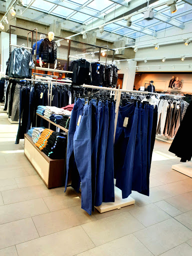 Stores to buy women's jeans Brussels