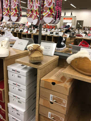 Shoe Store «DSW Designer Shoe Warehouse», reviews and photos, 7616 Farm to Market 1960 Rd W, Houston, TX 77069, USA