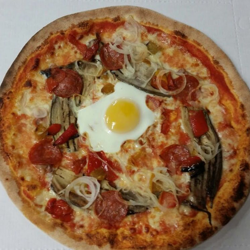 Pizzeria La Pazza Pizza