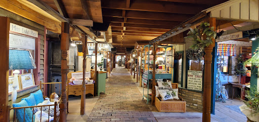 Cannery, 300 N Marquette Rd, Prairie du Chien, WI 53821, USA, 