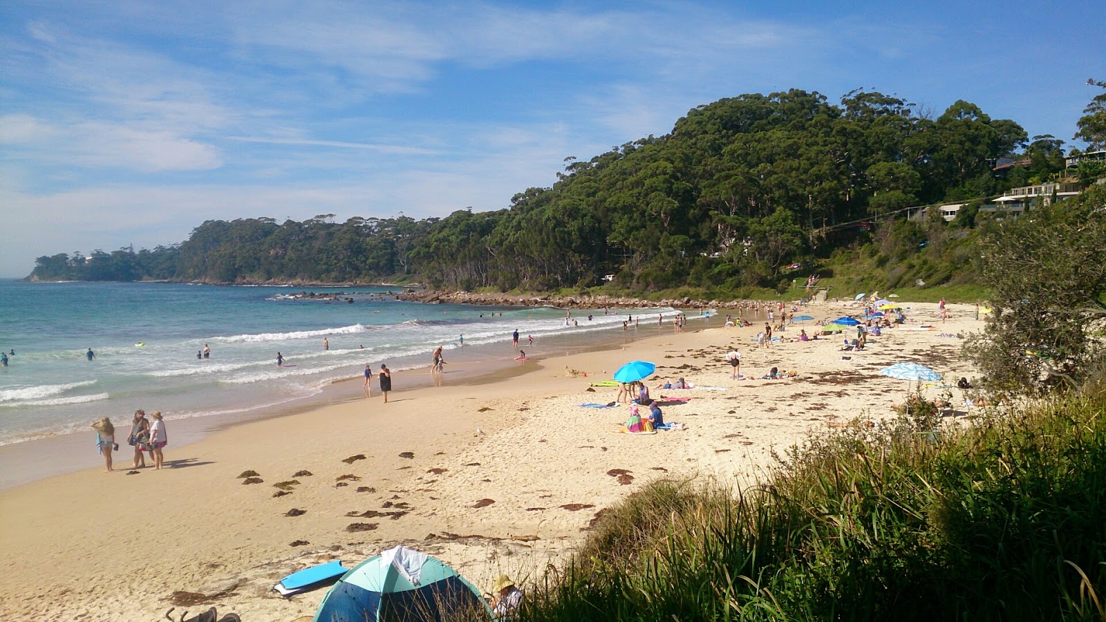 Foto de Narrawallee Beach com areia bege superfície