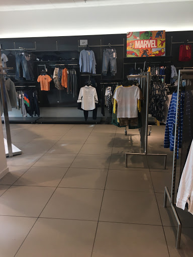 Stores to buy men's sportswear Oldham