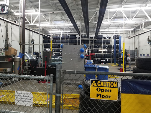 Tire Shop «Walmart Tires & Auto Parts», reviews and photos, 11901 Standiford Plaza Dr, Louisville, KY 40229, USA