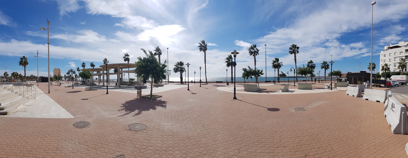 Φωτογραφία του Playa de San Nicolas με μεγάλοι πολλαπλοί κόλποι