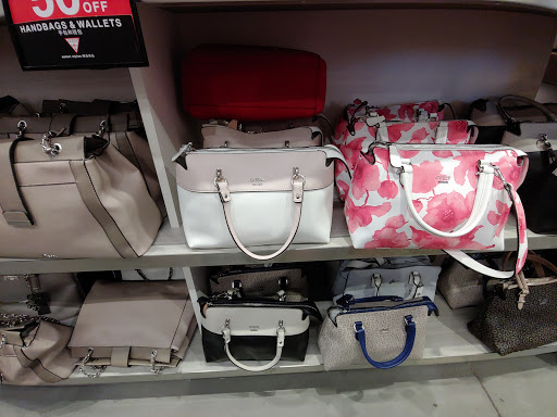 Clothing Store «GUESS Factory», reviews and photos, 100 Citadel Dr Suite 600, Commerce, CA 90040, USA