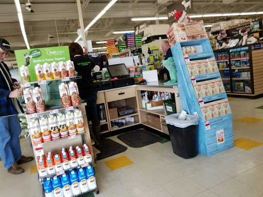 Pet Supply Store «Pet Supplies Plus», reviews and photos, 5348 Dixie Hwy, Waterford Twp, MI 48329, USA