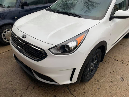 Auto Body Shop «Roberts Paint & Body Inc», reviews and photos, 610 E Industrial Dr, Chelsea, MI 48118, USA