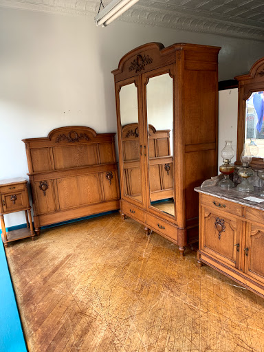 Antique Furniture Store «Every Now & Then Antique Furniture Mall», reviews and photos, 430 W Benson St, Cincinnati, OH 45215, USA