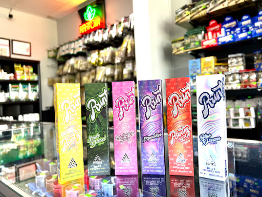 Tobacco Shop «Green Light Smoke Shop», reviews and photos, 466 Rayford Rd #104, Spring, TX 77386, USA