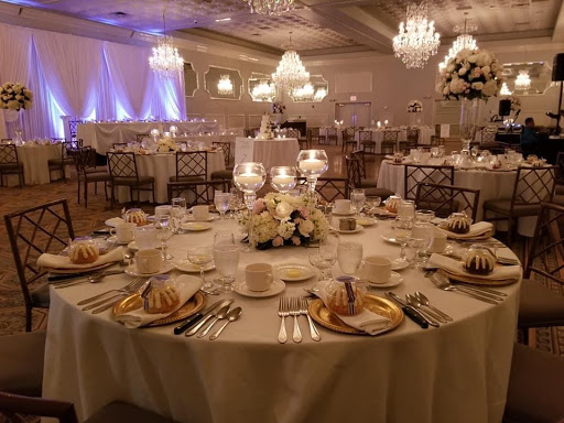 Florist «Carousel Flowers by Shamrock Garden Florist», reviews and photos, 527 S York St, Elmhurst, IL 60126, USA