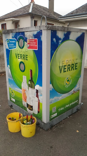 Conteneur de recyclage de verre à Neuville-aux-Bois