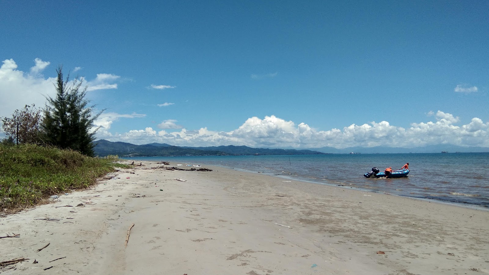 Foto van Torongguh Beach met helder zand oppervlakte