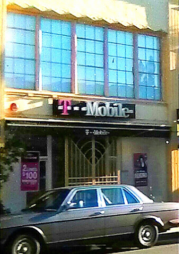 Cell Phone Store «T-Mobile», reviews and photos, 33 E Colorado Blvd, Pasadena, CA 91105, USA