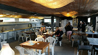 Atmosphère du Bar-restaurant à huîtres Le Parc des Graves à Mornac-sur-Seudre - n°3