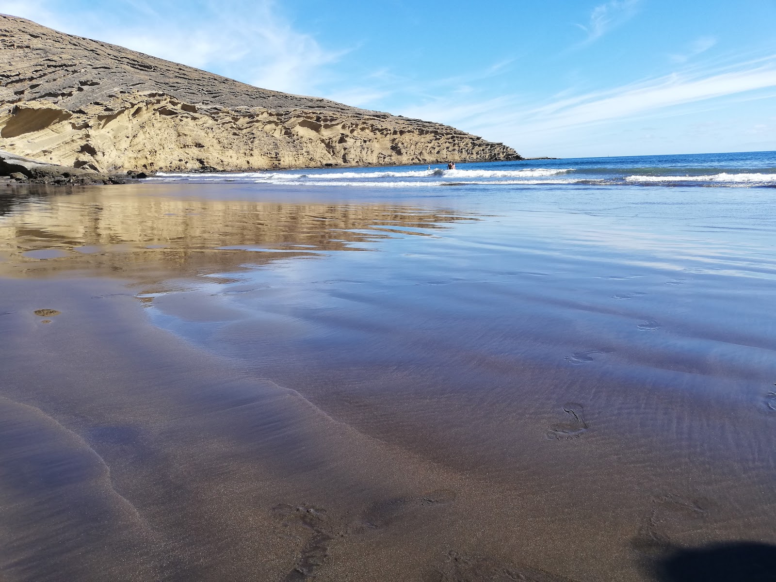 Photo de Playa La Pelada avec sable brun de surface