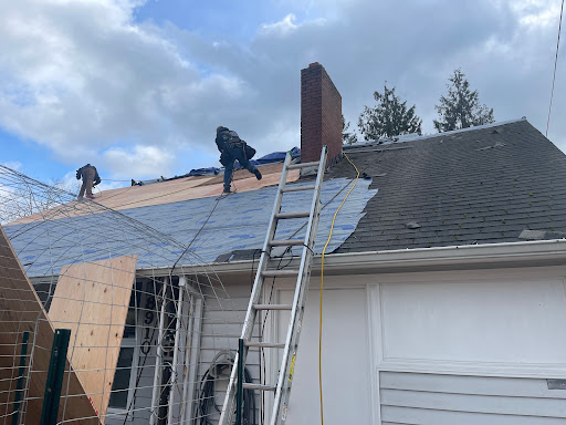 Roofing Contractor «Oswego Roofing», reviews and photos, 17350 Boones Ferry Rd, Lake Oswego, OR 97035, USA