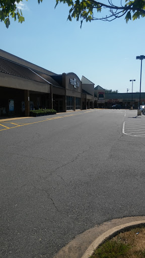Grocery Store «Weis», reviews and photos, 736 Warrenton Rd, Fredericksburg, VA 22406, USA