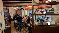 Atmosphère du Restaurant de spécialités alsaciennes Brasserie Chez Hansi à Colmar - n°15