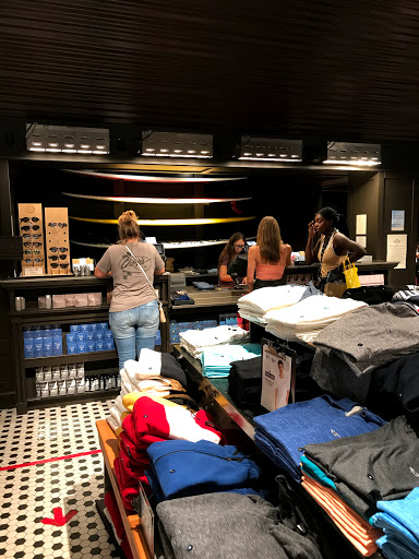 Clothing Store «Hollister Co.», reviews and photos, 701 Lynnhaven Pkwy #1052, Virginia Beach, VA 23452, USA