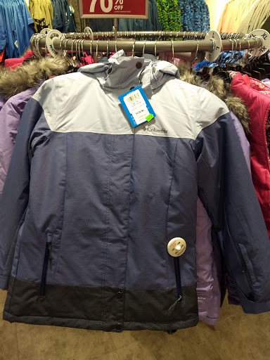 Sportswear Store «Columbia Sportswear at Tanger Outlets», reviews and photos, 455 Tanger Dr, Williamsburg, IA 52361, USA