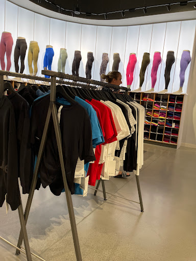 Sportswear Store «lululemon», reviews and photos, 2223 N Westshore Blvd #264, Tampa, FL 33607, USA