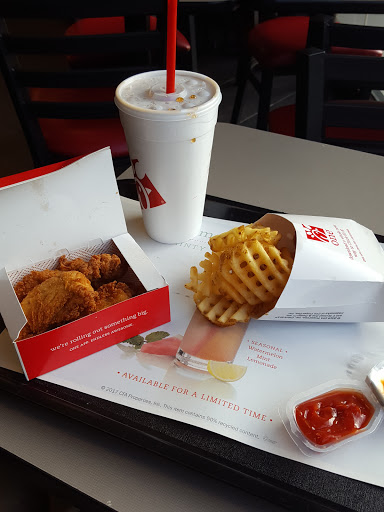 Fast Food Restaurant «Chick-fil-A», reviews and photos, 2255 E Grapevine Mills Cir, Grapevine, TX 76051, USA