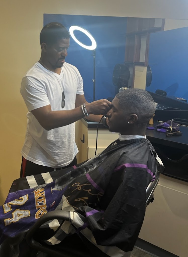 AmBonisye Barbershop 63132