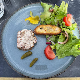 Photo n°51 de Restaurant Chalet du pont de la pyle & sur la plage Le Snack De la Mercantine. Lac de Vouglans JURA à La Tour-du-Meix ()