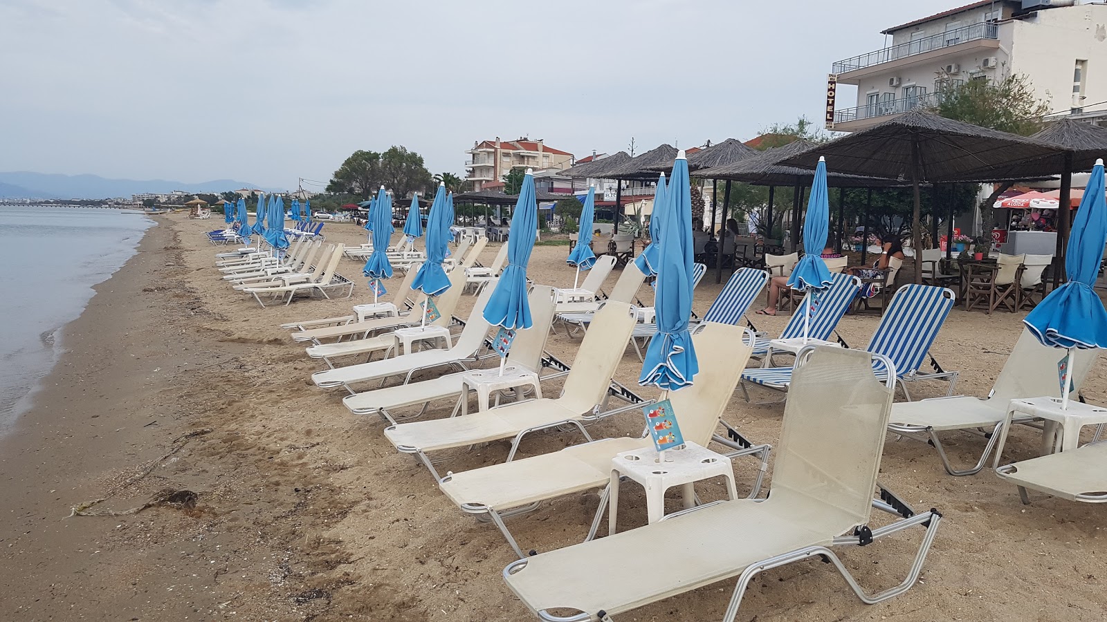 Agia Triada beach II'in fotoğrafı geniş plaj ile birlikte