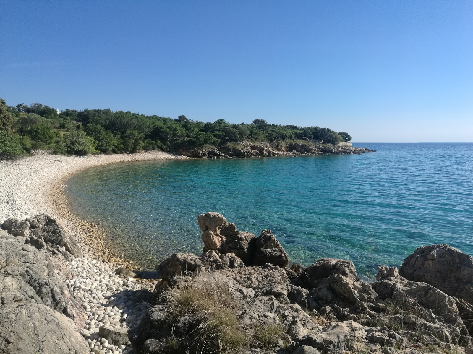 Foto von Krcalo beach mit beiger kiesel Oberfläche