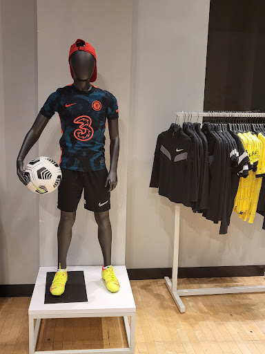 Clothing Store «Nike The Grove», reviews and photos, 189 The Grove Dr, Los Angeles, CA 90036, USA