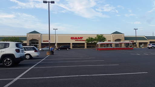 Grocery Store «Giant Food Stores», reviews and photos, 859 Nazareth Pike, Nazareth, PA 18064, USA