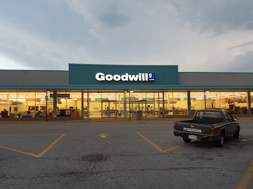 Thrift Store «Goodwill», reviews and photos, 570 E Waterloo Rd, Akron, OH 44319, USA