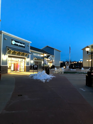 Fashion Accessories Store «Michael Kors», reviews and photos, 80 Premium Outlets Blvd Suite 323, Merrimack, NH 03054, USA