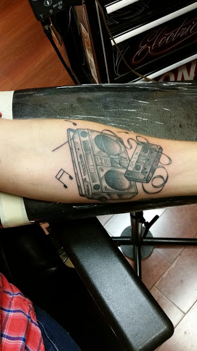 Tattoo Shop «Staytrue Tattoo Parlor», reviews and photos, 5075 S Arville St, Las Vegas, NV 89118, USA