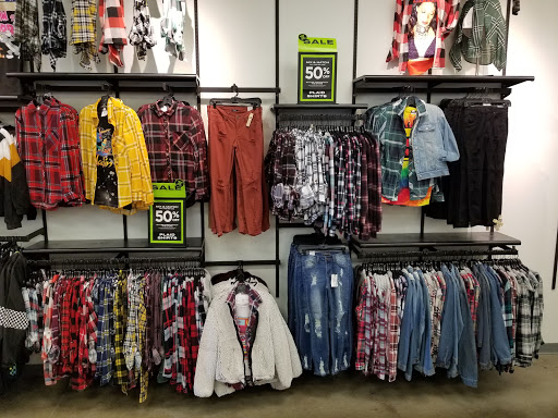 Clothing Store «rue21», reviews and photos, 3404 Fairlane Dr, Allen Park, MI 48101, USA