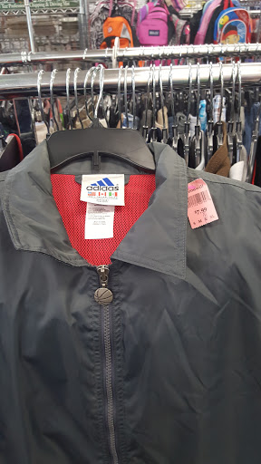 Thrift Store «Goodwill Store & Donation Center», reviews and photos, 543 North Ave, Glendale Heights, IL 60139, USA