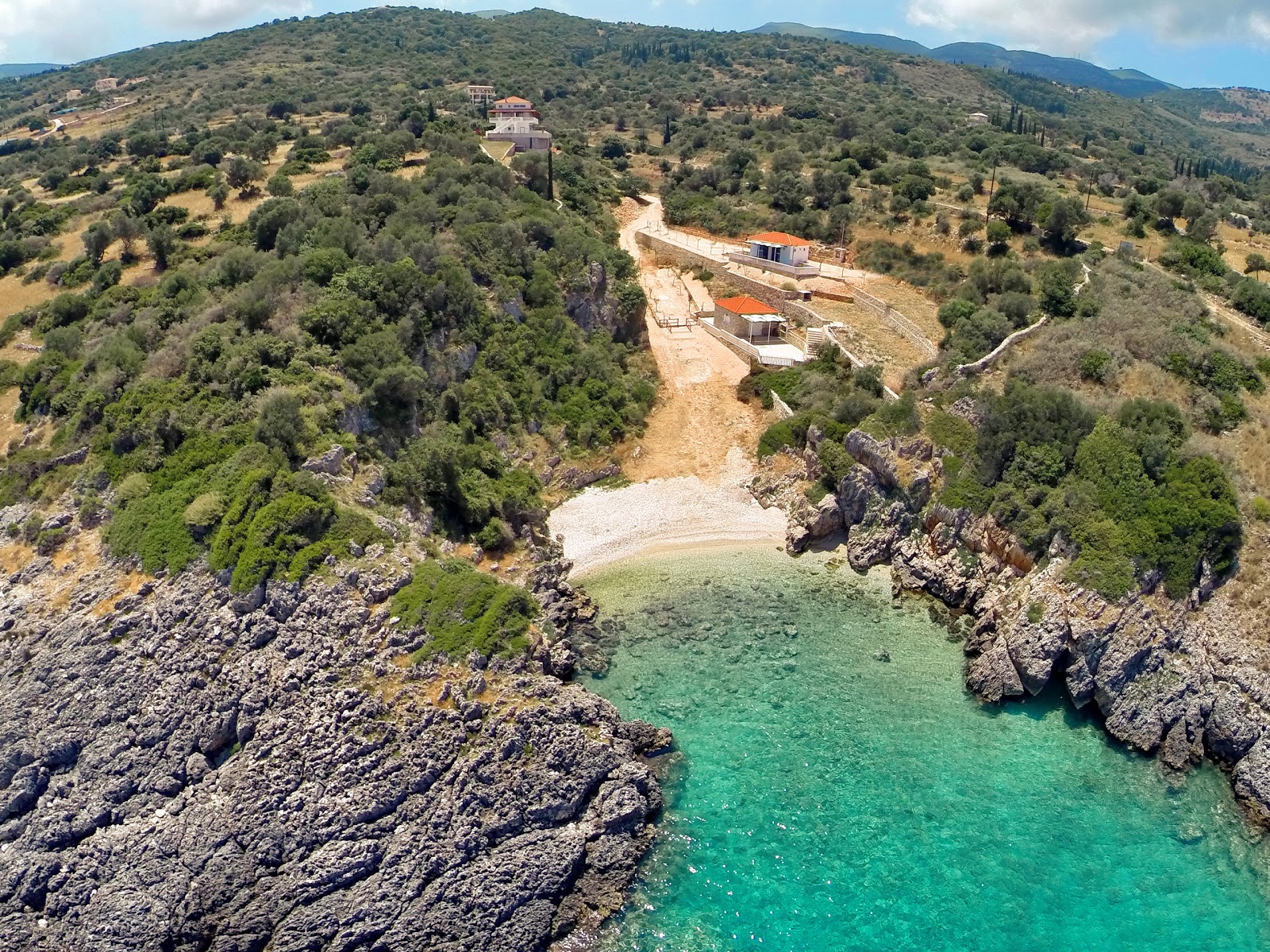 Photo de Climati beach II avec l'eau cristalline de surface