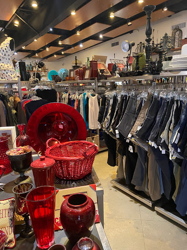 Thrift Store «Goodwill Central Texas Boutique - Westbank», reviews and photos, 2814 Bee Cave Rd, Austin, TX 78746, USA