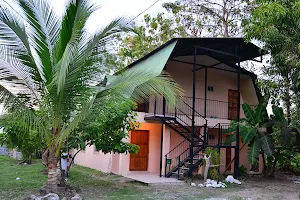 Mapi's Cabins image