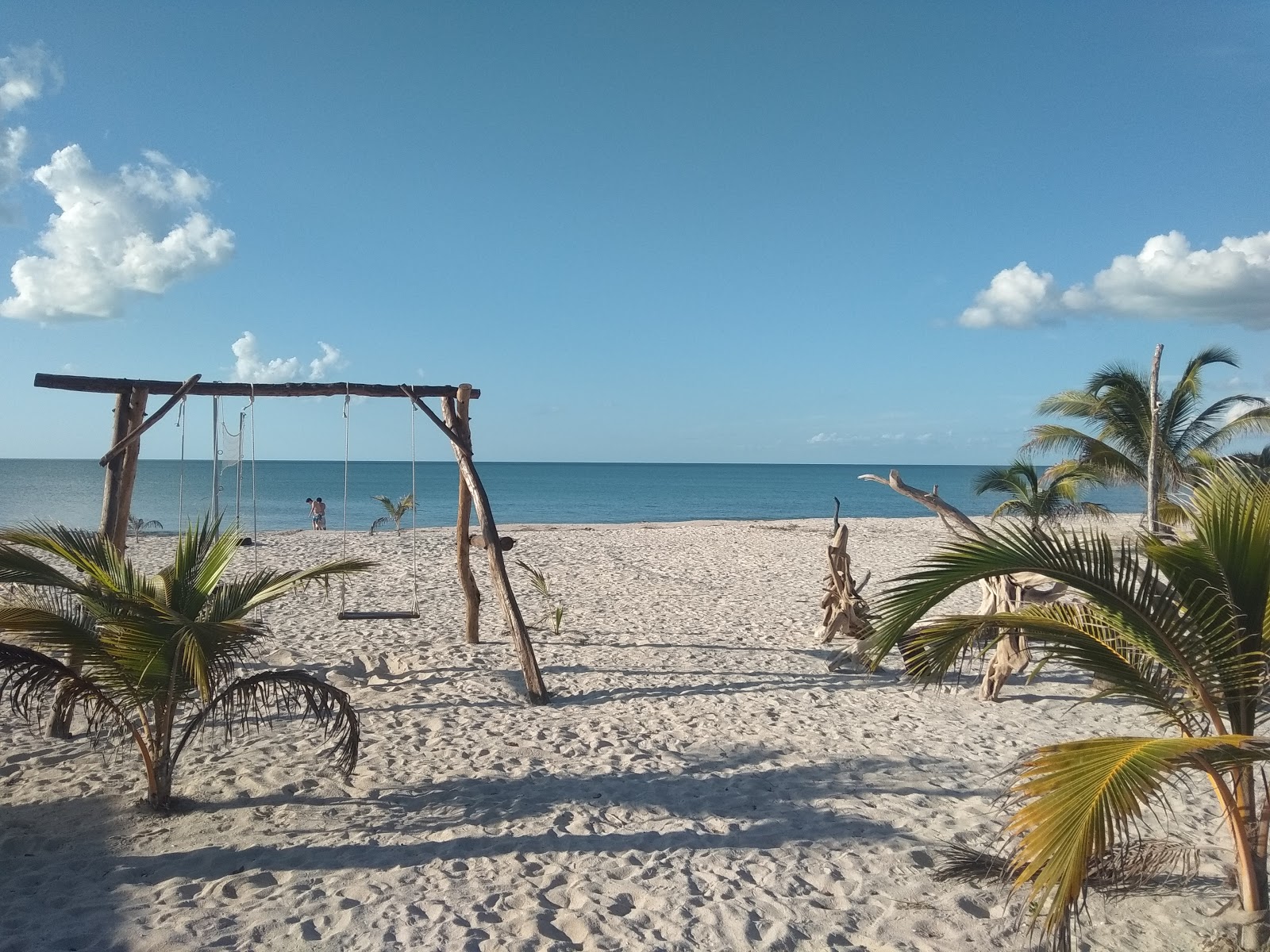 Fotografija Campamento Tortuguero z svetel pesek površino