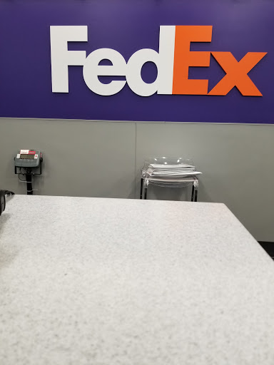 Shipping and Mailing Service «FedEx Ship Center», reviews and photos, 950 Bennett Rd, Orlando, FL 32803, USA