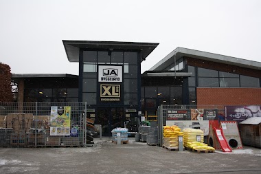 Xl-Byg Hardware Store