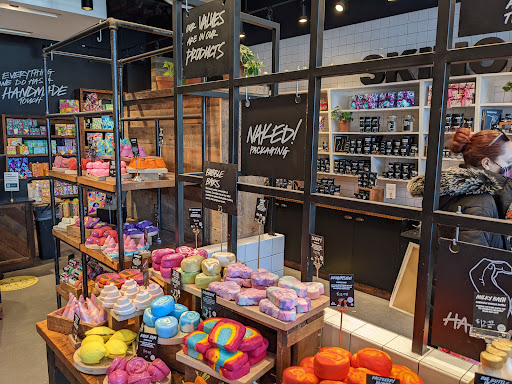 Cosmetics Store «LUSH Fresh Handmade Cosmetics», reviews and photos, 51 Oakbrook Center, Oak Brook, IL 60523, USA
