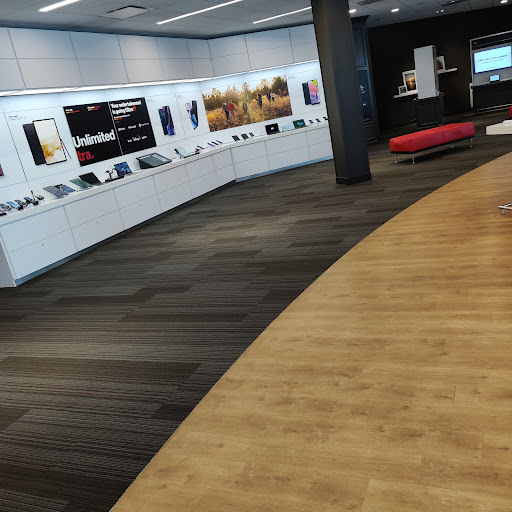 Cell Phone Store «Verizon», reviews and photos, 4926 Dressler Rd NW, Canton, OH 44718, USA