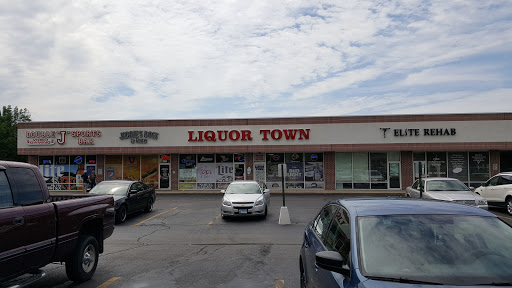 Liquor Store «Liquor Town», reviews and photos, 1005 Essington Rd, Joliet, IL 60435, USA